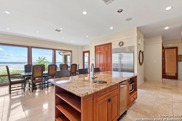 Listing photo id 13 for 169 Shores Point