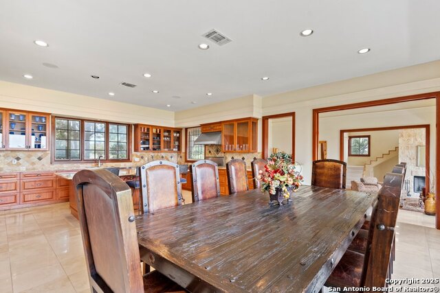 Listing photo id 17 for 169 Shores Point