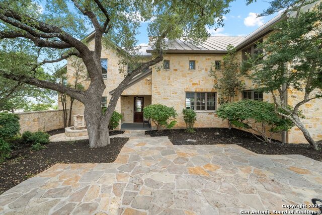 Listing photo id 0 for 169 Shores Point