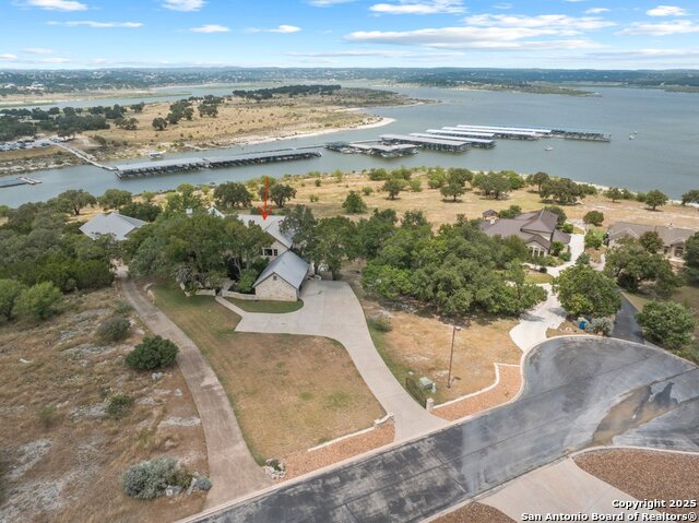 Listing photo id 1 for 169 Shores Point