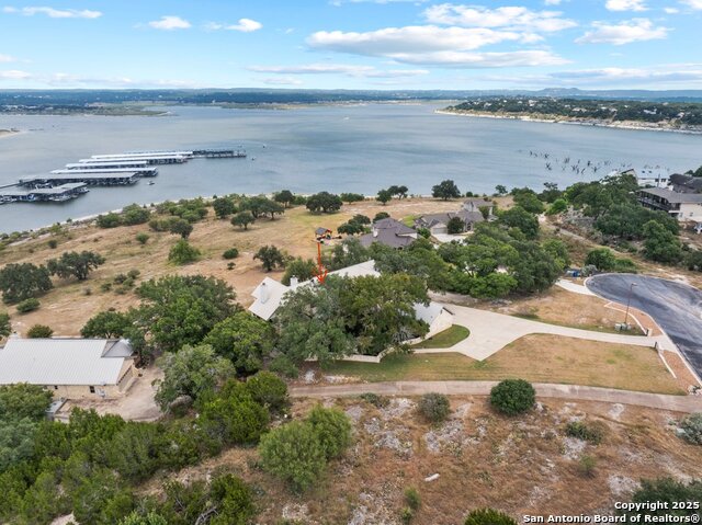 Listing photo id 2 for 169 Shores Point