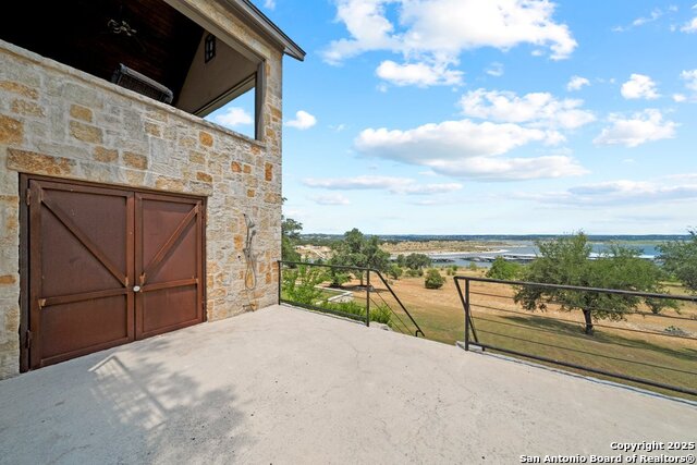 Listing photo id 45 for 169 Shores Point