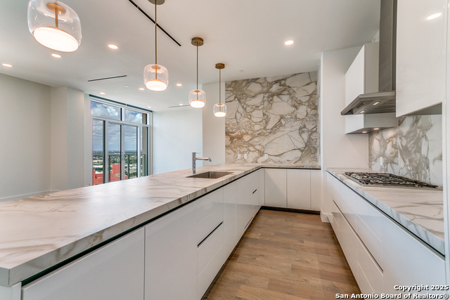 Listing photo id 8 for 123 Lexington Ave 1610