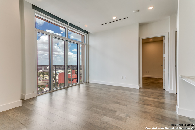 Listing photo id 1 for 123 Lexington Ave 1610