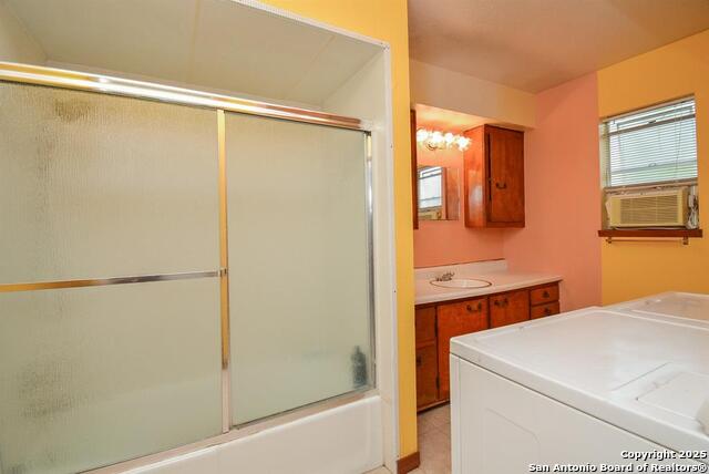 Listing photo id 8 for 6646 1-2 Lodge