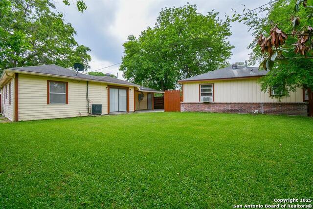 Listing photo id 11 for 6646 1-2 Lodge