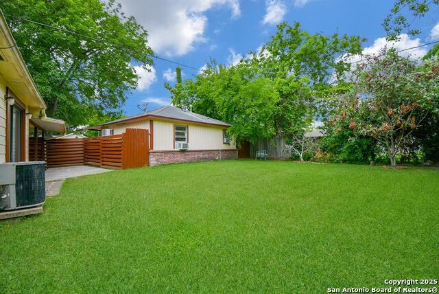 Listing photo id 12 for 6646 1-2 Lodge