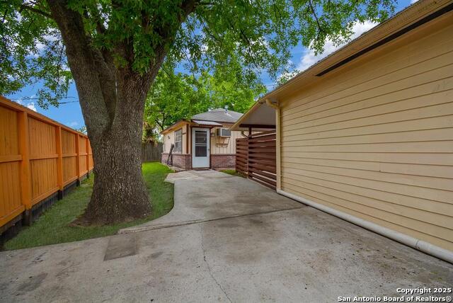 Listing photo id 0 for 6646 1-2 Lodge