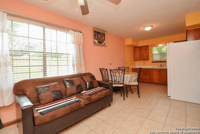 Listing photo id 3 for 6646 1-2 Lodge