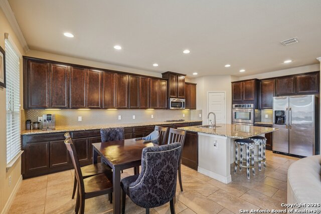Listing photo id 11 for 8954 Highland Star