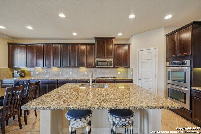 Listing photo id 16 for 8954 Highland Star