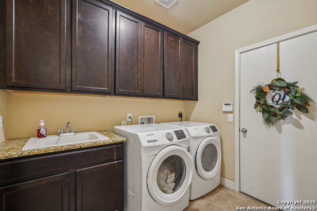 Listing photo id 35 for 8954 Highland Star
