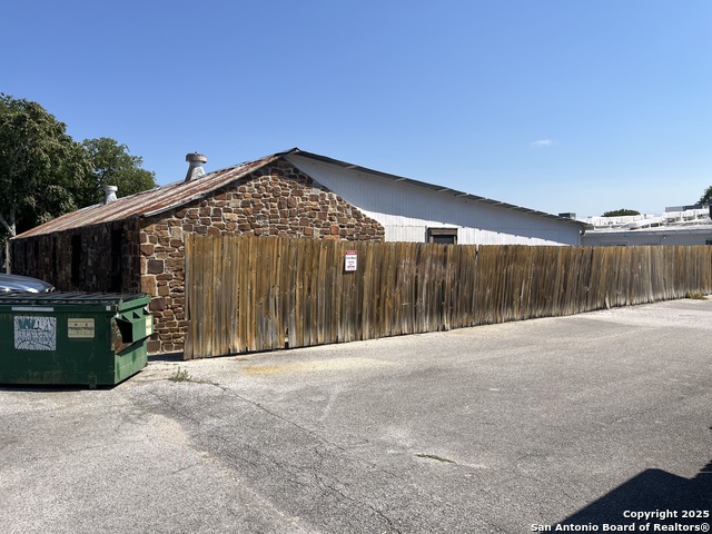 Listing photo id 2 for 130-140 Main S 1
