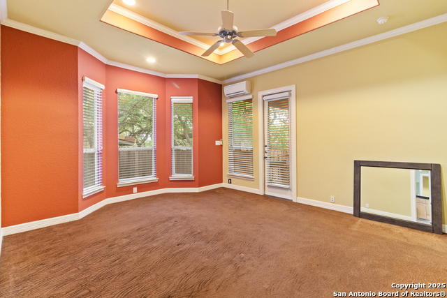 Listing photo id 8 for 3439 Monterrey Oak