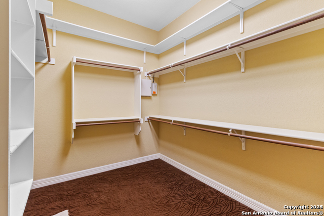 Listing photo id 11 for 3439 Monterrey Oak