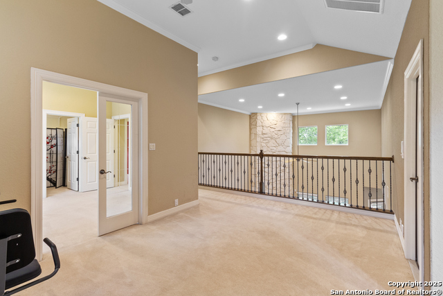 Listing photo id 15 for 3439 Monterrey Oak