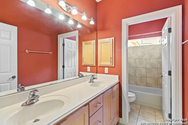 Listing photo id 17 for 3439 Monterrey Oak