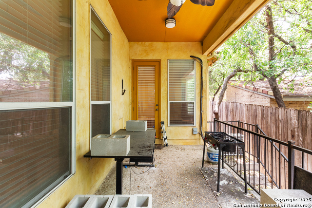 Listing photo id 20 for 3439 Monterrey Oak