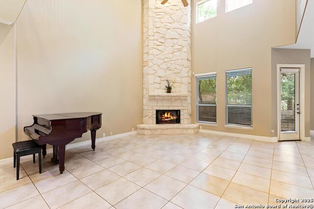 Listing photo id 3 for 3439 Monterrey Oak