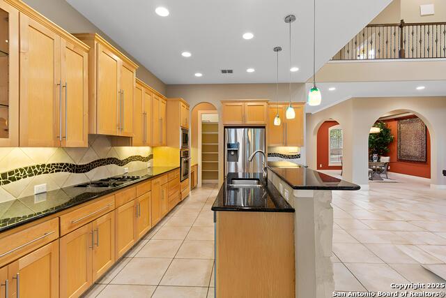 Listing photo id 4 for 3439 Monterrey Oak