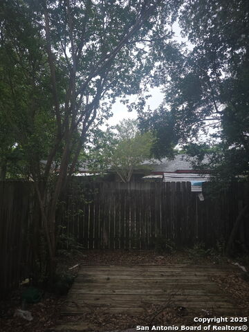 Listing photo id 2 for 170 De Chantle  Apt 7