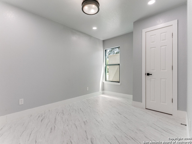 Image 19 of 27 For 5422 Cerro Vista