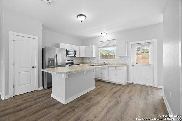 Listing photo id 8 for 100 Jasper Ln