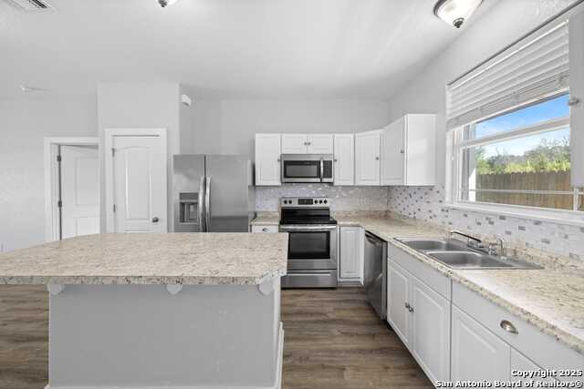 Listing photo id 9 for 100 Jasper Ln