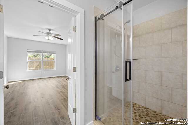 Listing photo id 13 for 100 Jasper Ln