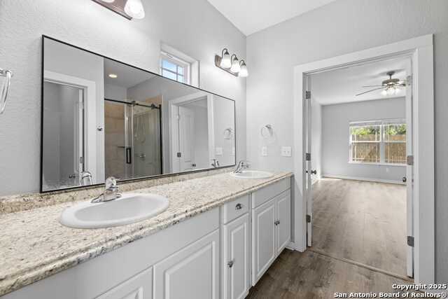 Listing photo id 14 for 100 Jasper Ln