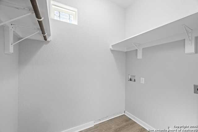 Listing photo id 19 for 100 Jasper Ln