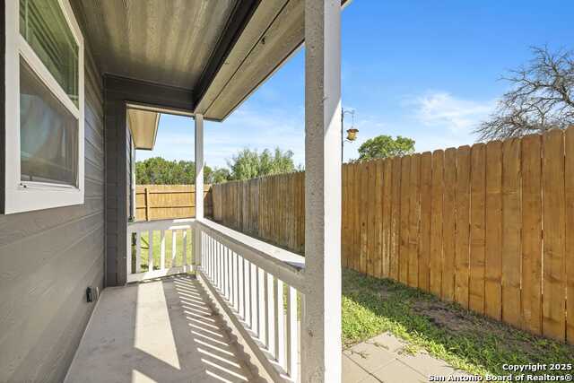 Listing photo id 21 for 100 Jasper Ln