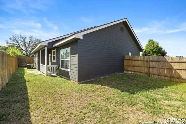 Listing photo id 22 for 100 Jasper Ln