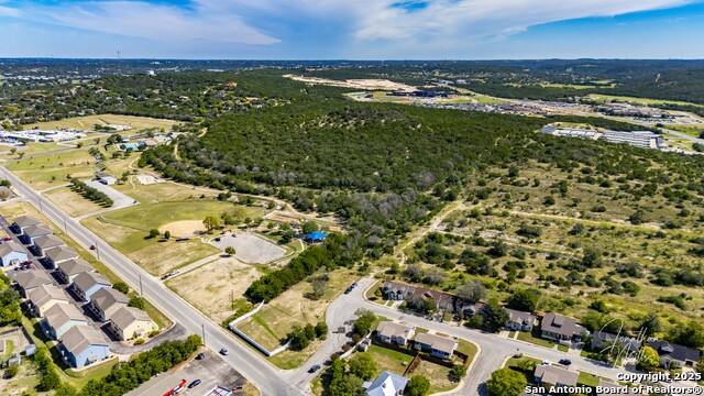 Listing photo id 5 for 100 Jasper Ln