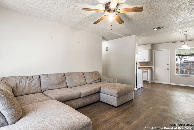 Image 4 of 18 For 9379 Valley Bnd