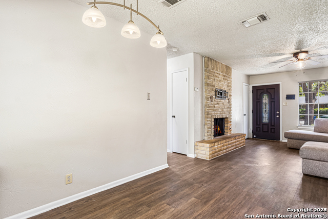 Image 8 of 18 For 9379 Valley Bnd