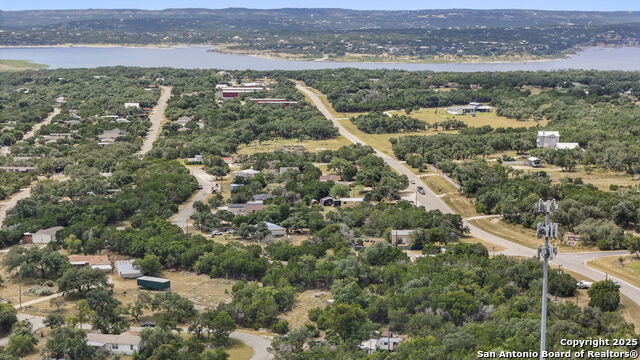 Image 11 of 18 For 556 Hedgestone