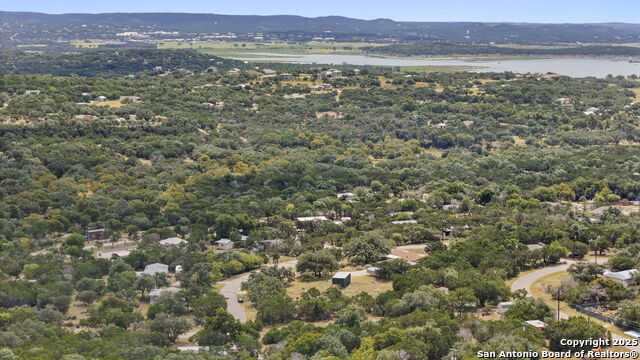 Image 14 of 18 For 556 Hedgestone