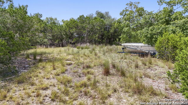 Image 15 of 18 For 556 Hedgestone