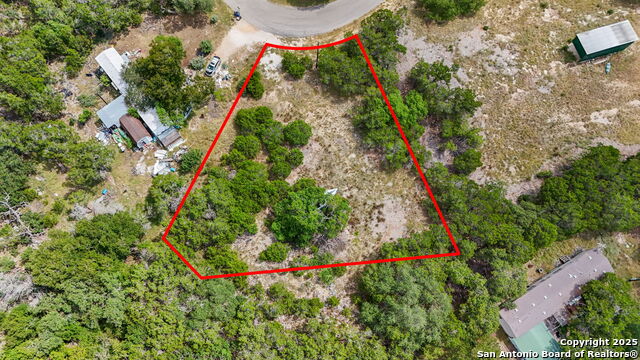 Image 4 of 18 For 556 Hedgestone