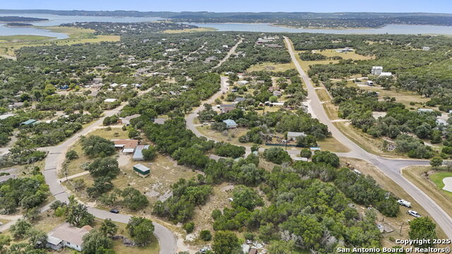 Image 7 of 18 For 556 Hedgestone