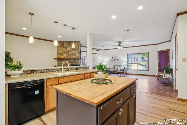 Image 13 of 34 For 9735 Spruce Ridge