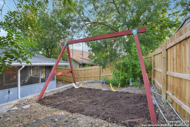 Image 30 of 34 For 9735 Spruce Ridge