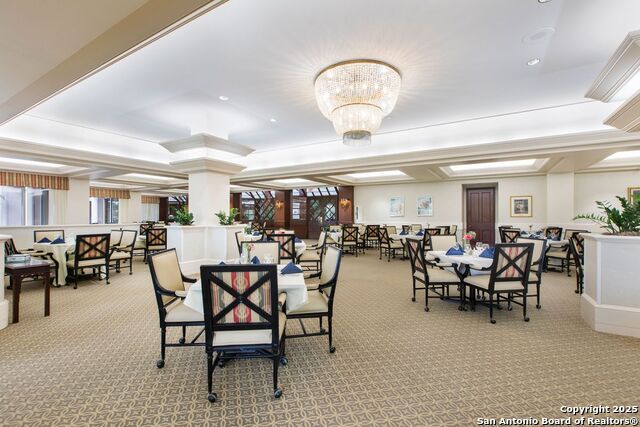 Listing photo id 39 for 1 Towers Park Ln 711