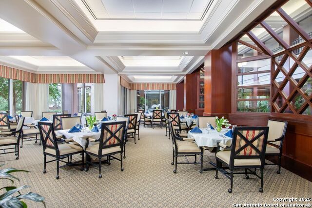 Listing photo id 41 for 1 Towers Park Ln 711