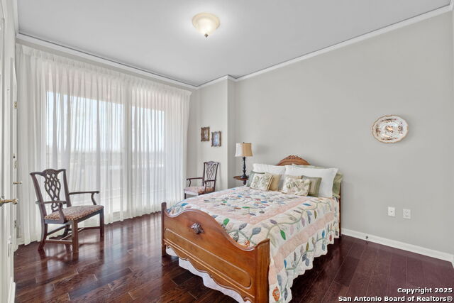 Listing photo id 6 for 1 Towers Park Ln 711
