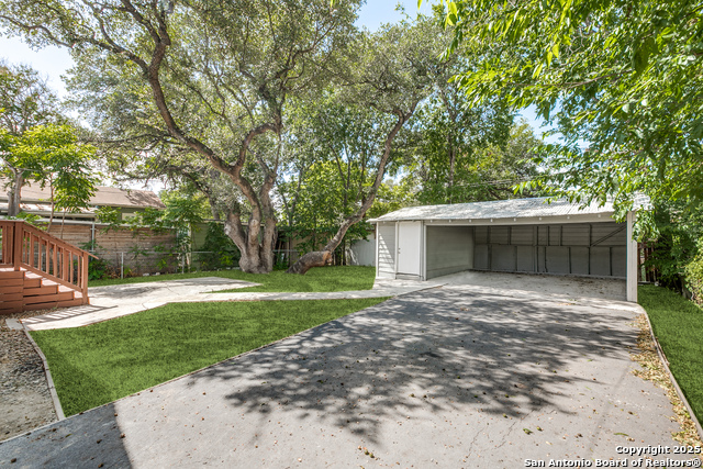 Image 24 of 25 For 743 Avant