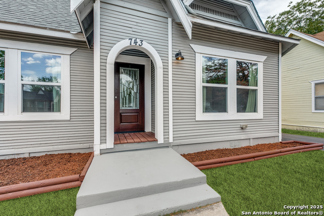 Image 3 of 25 For 743 Avant