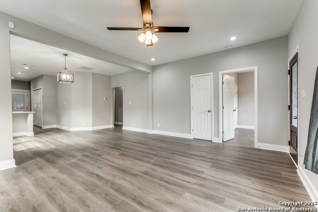 Image 5 of 25 For 743 Avant