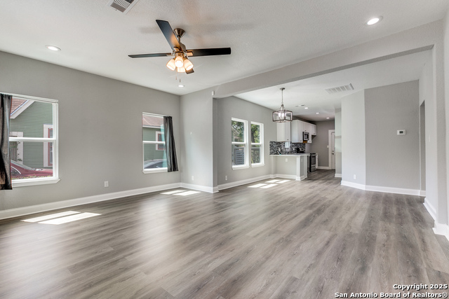 Image 6 of 25 For 743 Avant